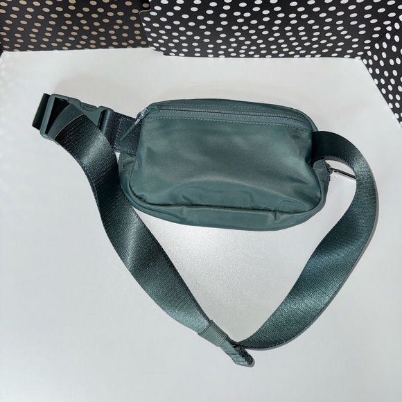 Lululemon Everywhere Belt Bag in Tidewater Teal - Picture 4 of 4